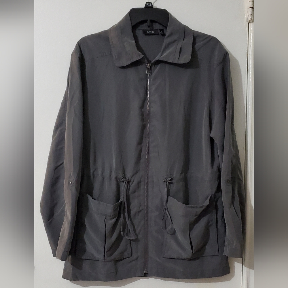 Apt 9 women's gray lightweight  utility jacket. Pre-owned condition